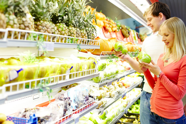 Brasileiro vai menos ao supermercado e reduz volume de compras a cada ida